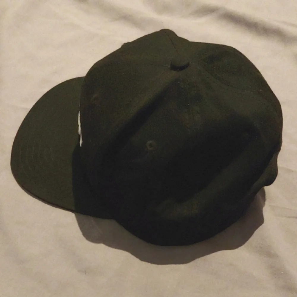 Black Fluent Snap Back Cap * One Size * Adjustable * Black & Yellow - Picture 3 of 7
